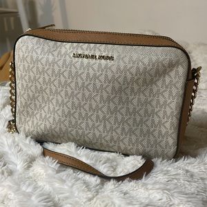 michael kors crossbody